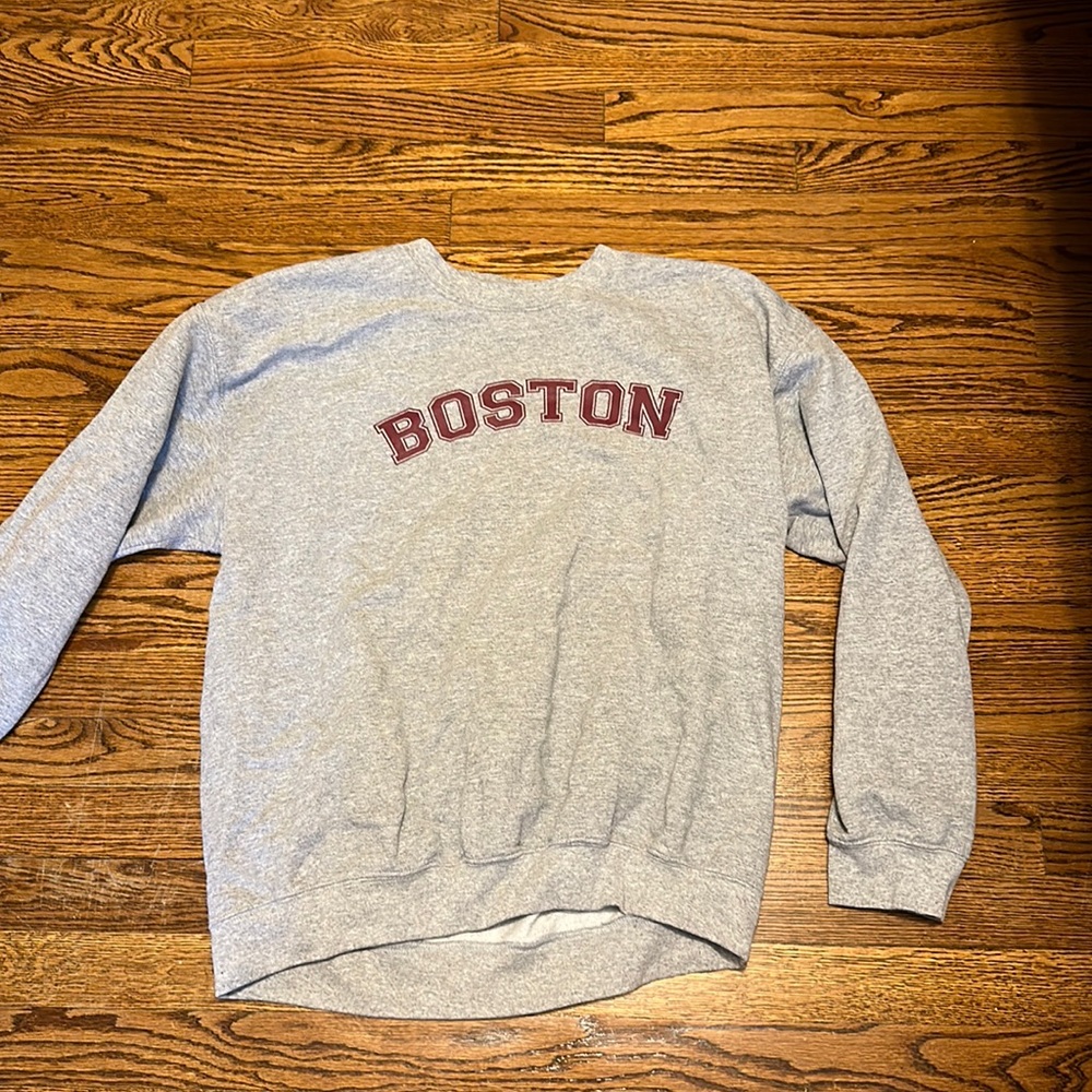 Gildan sweatshirt, grey with red writing. Size L